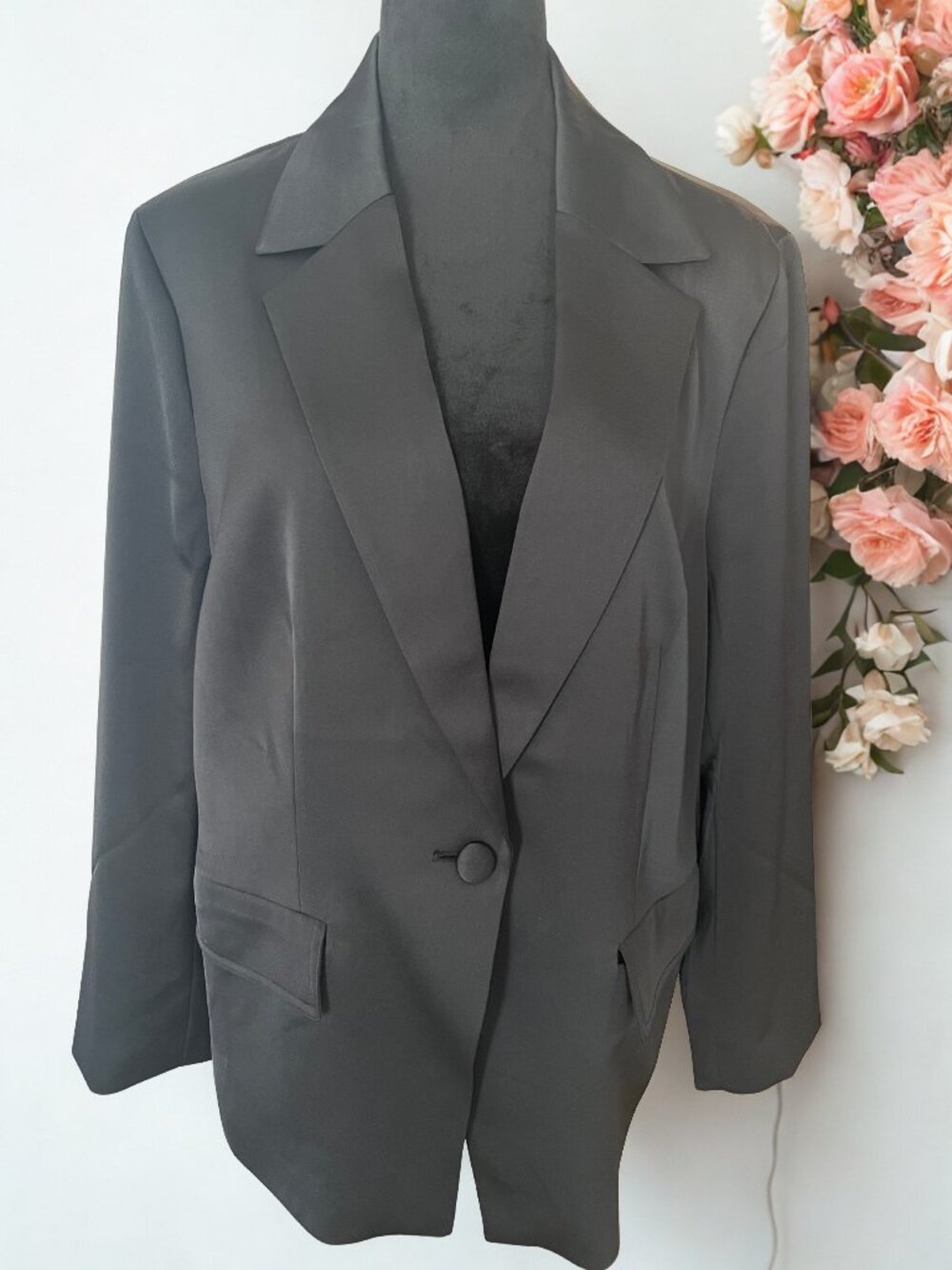 Chico - Black Label Black Blazer - Satin Look - Never Worn